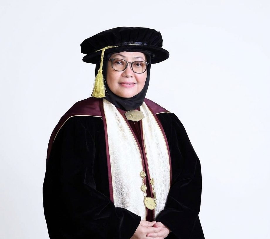 Prof. Dr. Lindrianasari, S.E., M.Si., Ak, CA, CertDA
